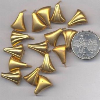 24 VINTAGE BRASS 17x14mm. TRIANGULAR CLIP FINDINGS