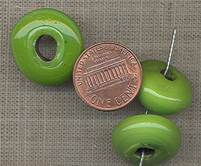 24 VINTAGE GLASS 20mm OPAQUE GREEN DONUT BEADS