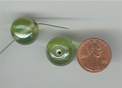 24 VINTAGE GLASS 16mm. CHRYSOLITE ROUND BEADS