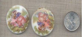 1 VINTAGE LOVERS SITTING 33mm. ROUND GLASS CAMEO LIMOGE