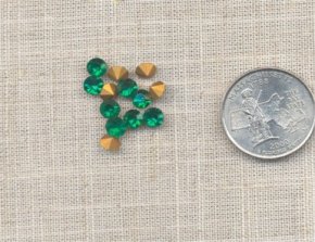 40 VINTAGE EMERALD 5mm GLASS MACHINE CUT RHINESTONES